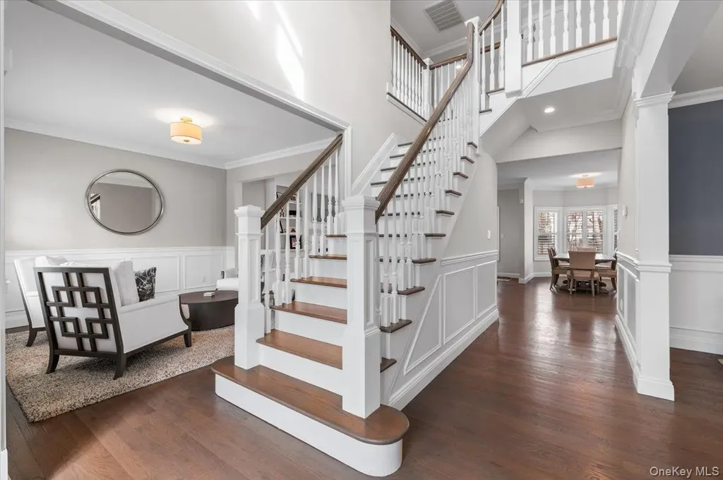 42 Meadowbrook Road Syosset NY 11791