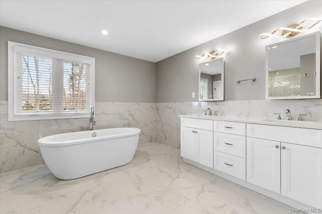 42 Meadowbrook Road Syosset NY 11791
