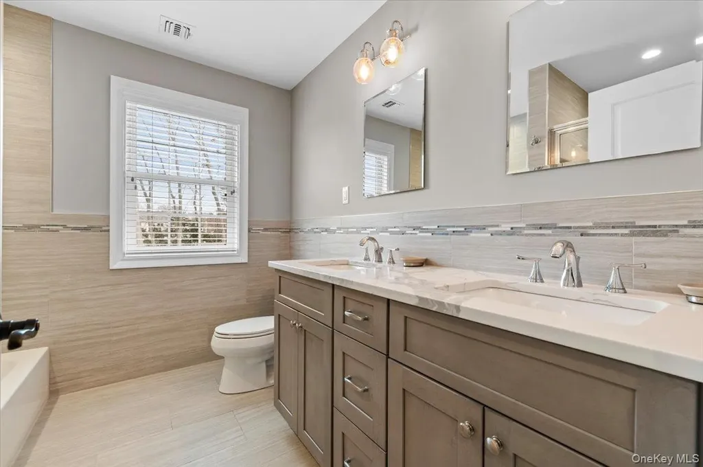 42 Meadowbrook Road Syosset NY 11791