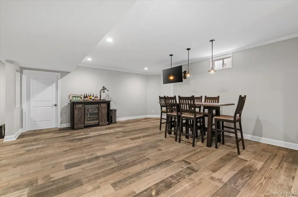 42 Meadowbrook Road Syosset NY 11791