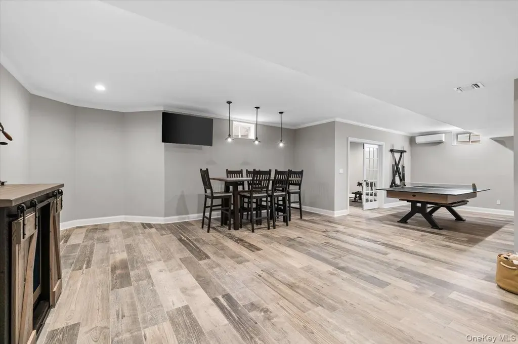 42 Meadowbrook Road Syosset NY 11791