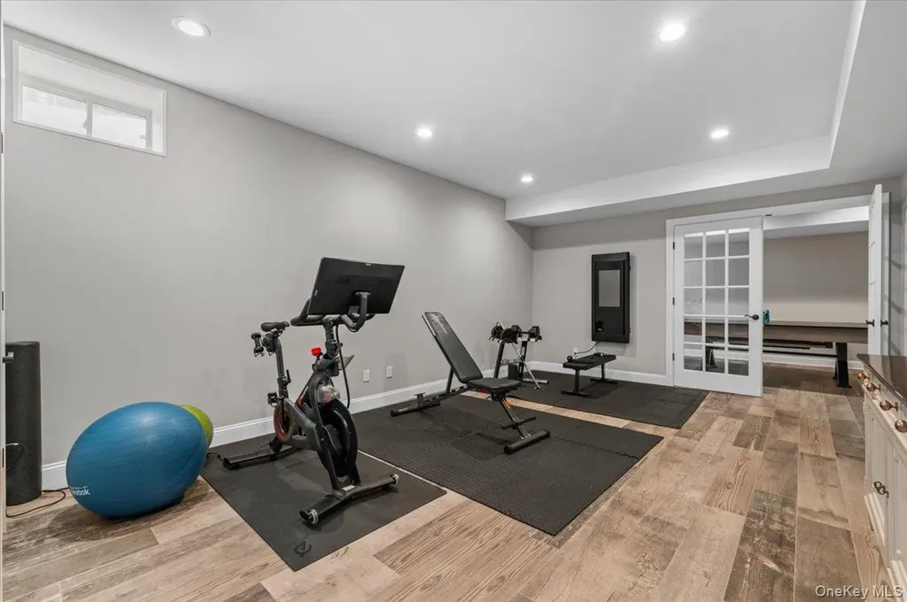 42 Meadowbrook Road Syosset NY 11791