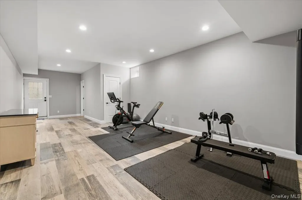 42 Meadowbrook Road Syosset NY 11791
