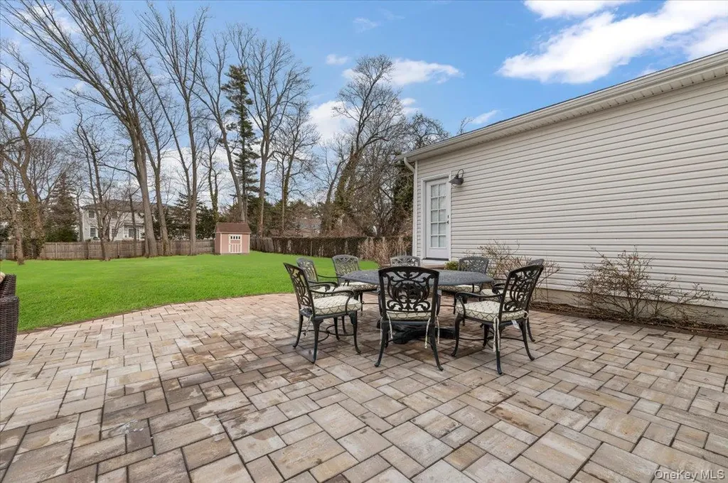 42 Meadowbrook Road Syosset NY 11791