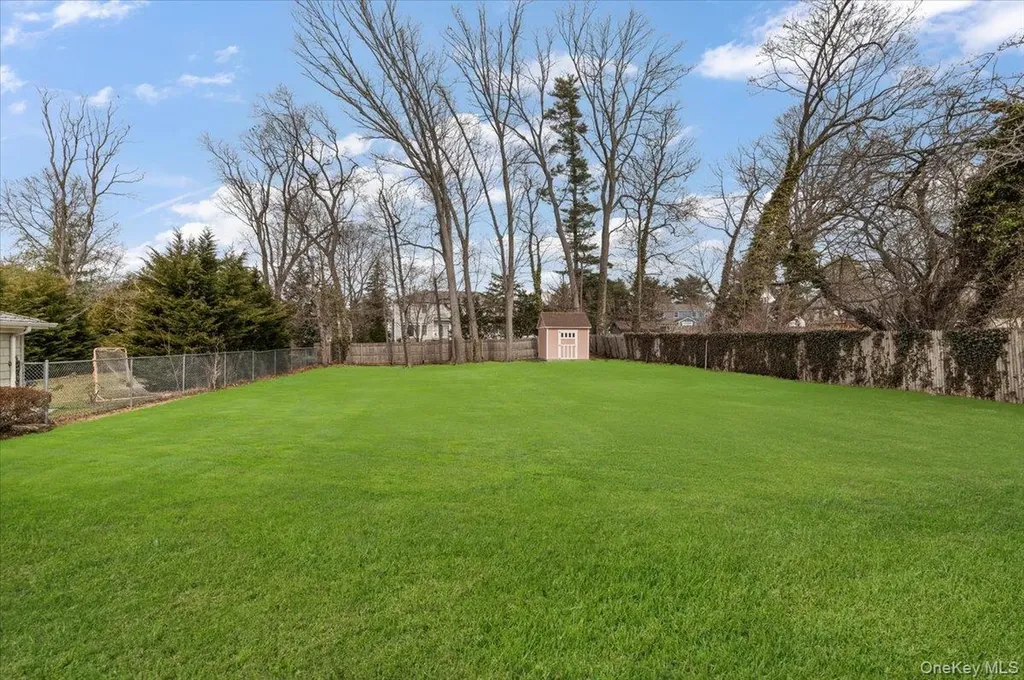 42 Meadowbrook Road Syosset NY 11791