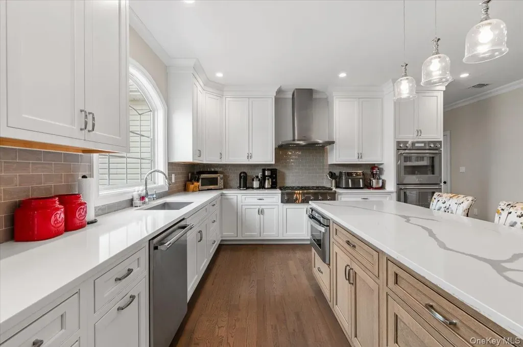 42 Meadowbrook Road Syosset NY 11791