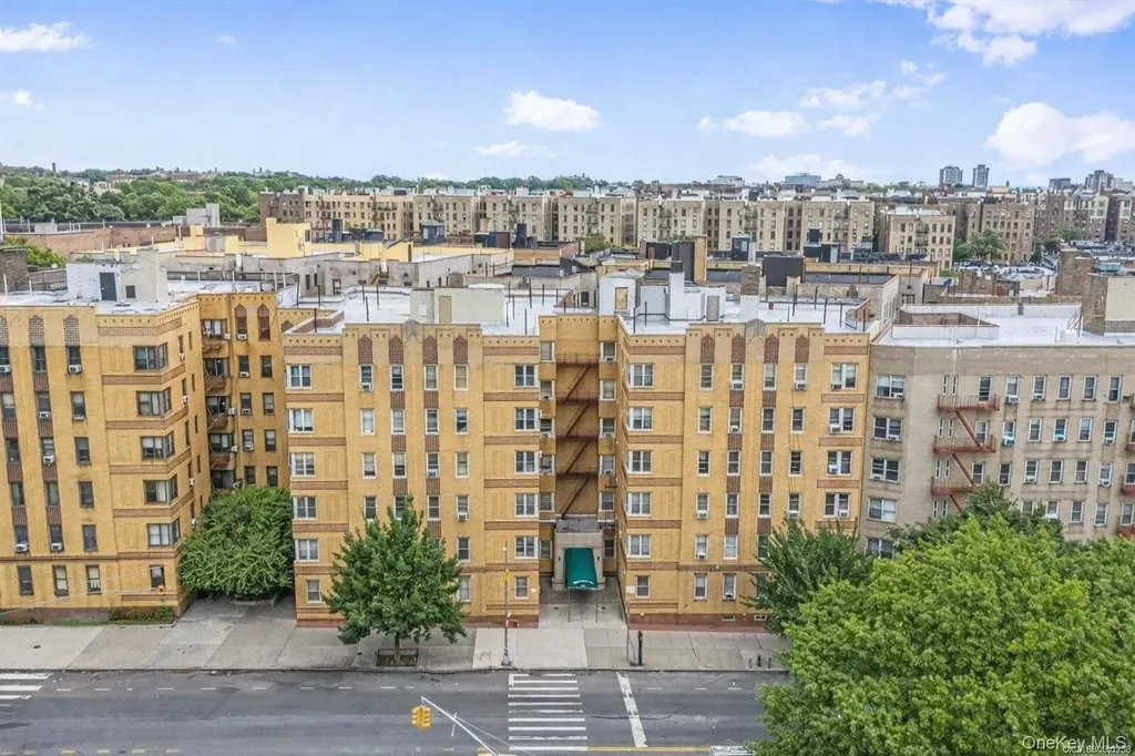 2166 Bronx Park E Bronx NY 10462
