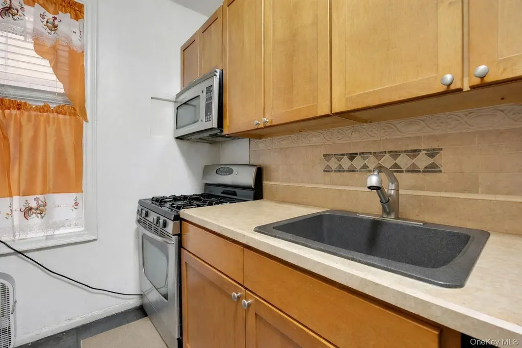 2166 Bronx Park E Bronx NY 10462