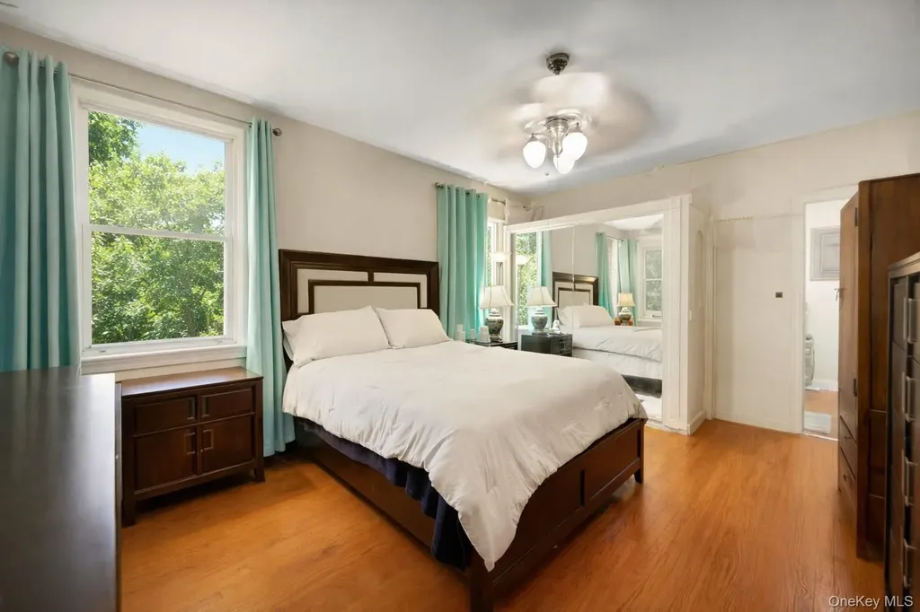 2166 Bronx Park E Bronx NY 10462