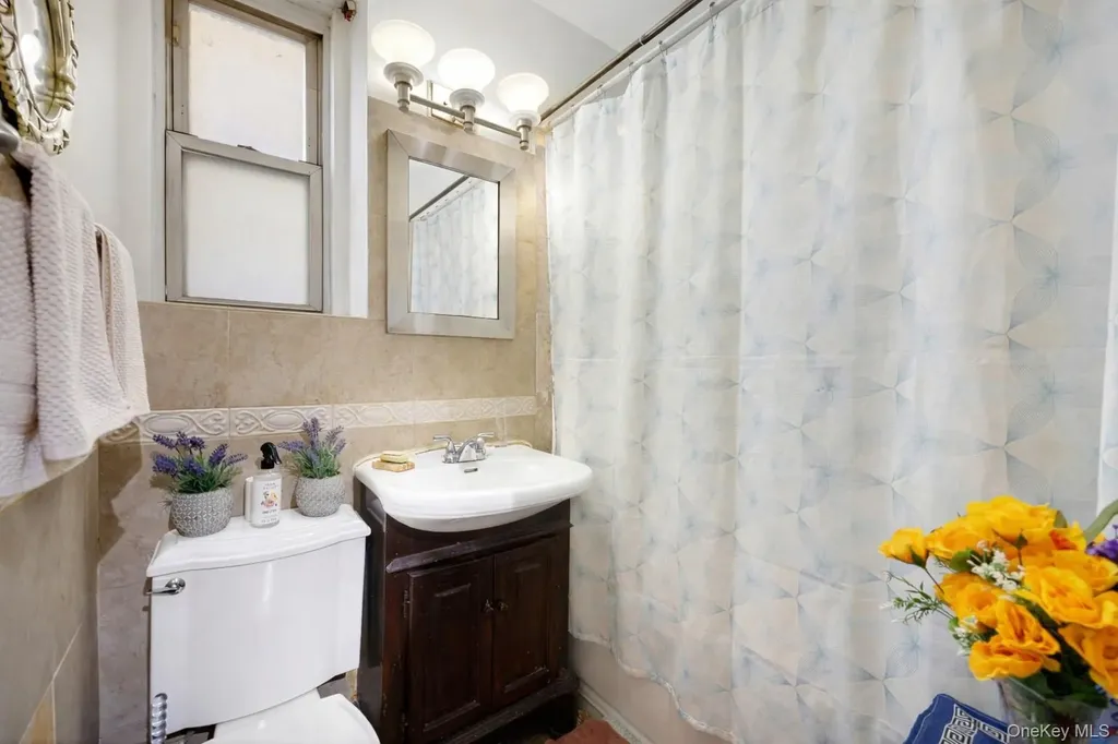 2166 Bronx Park E Bronx NY 10462