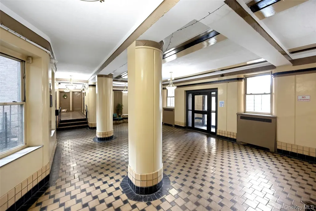2166 Bronx Park E Bronx NY 10462