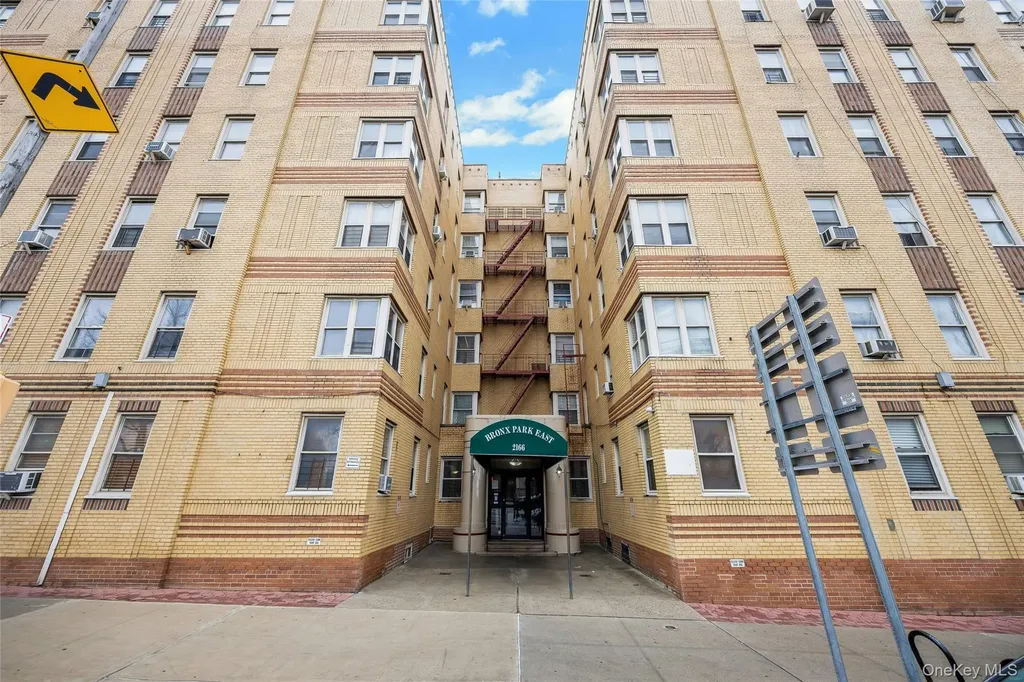 2166 Bronx Park E Bronx NY 10462
