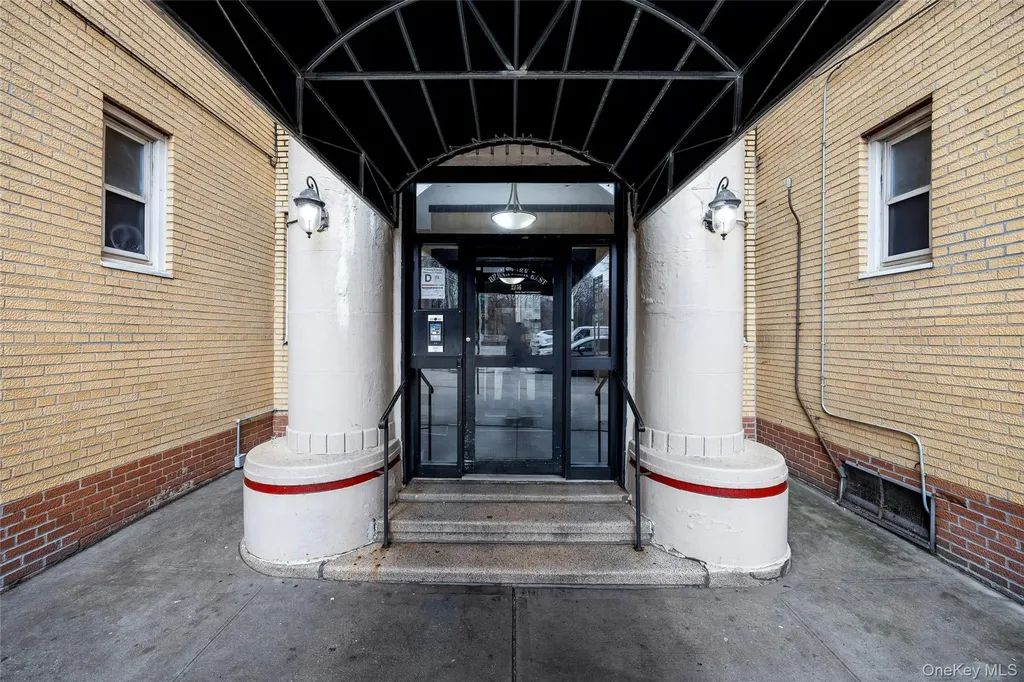 2166 Bronx Park E Bronx NY 10462