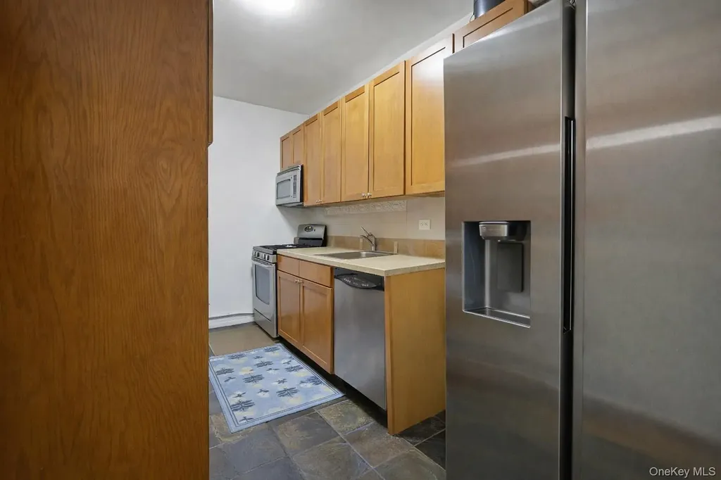 2166 Bronx Park E Bronx NY 10462