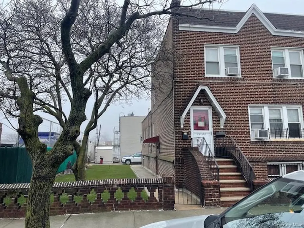 5869 59th Street Maspeth NY 11378