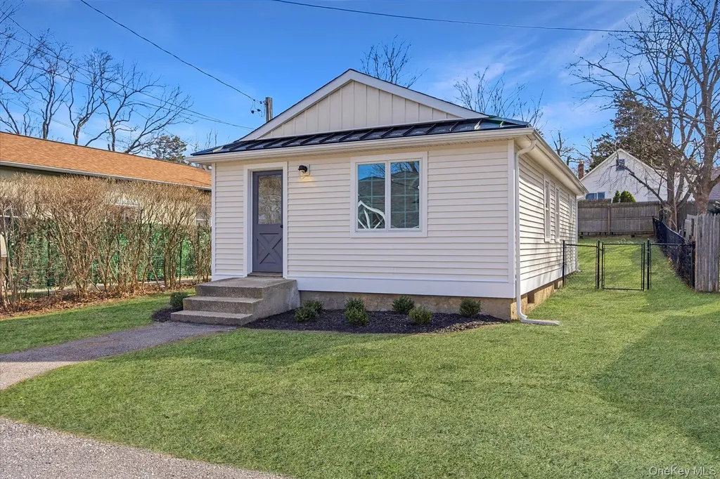27 Vine Road Rocky Point NY 11778