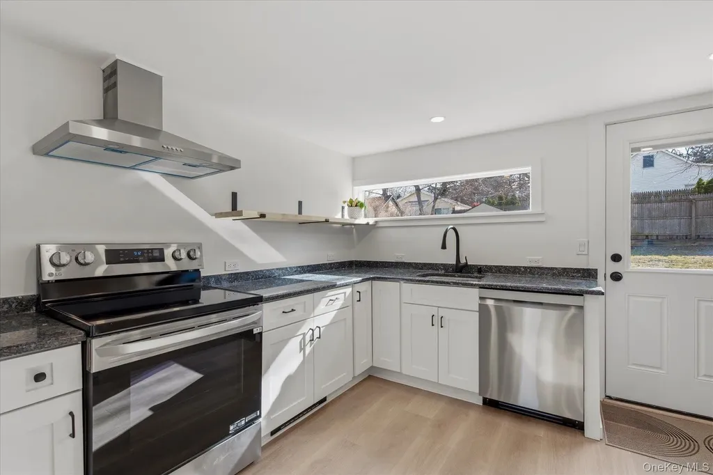 27 Vine Road Rocky Point NY 11778