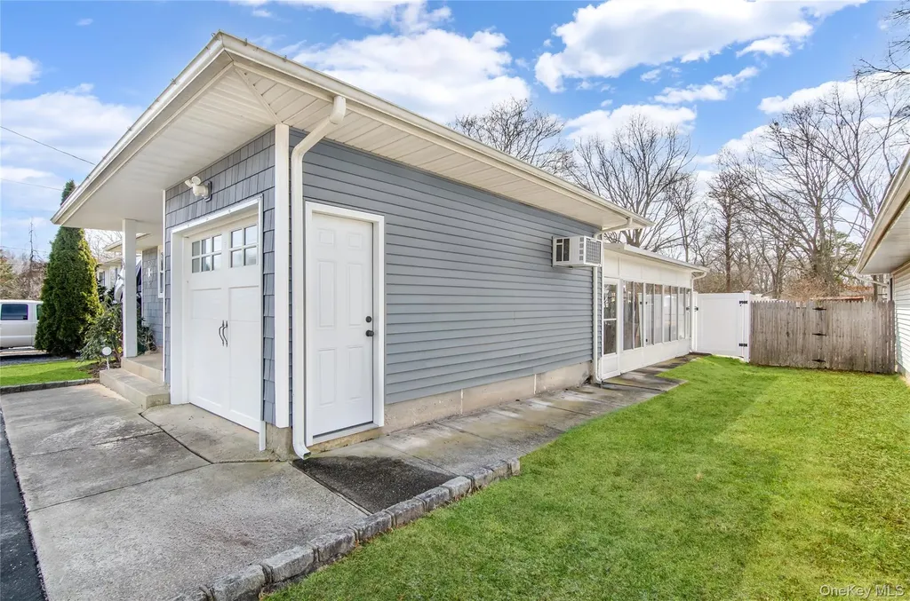 58 Pentmoor Drive Mastic NY 11950