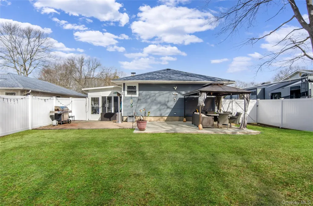 58 Pentmoor Drive Mastic NY 11950