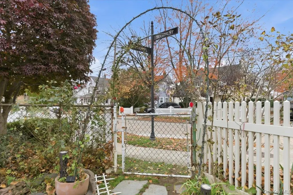 85 Spencer Avenue Lynbrook NY 11563