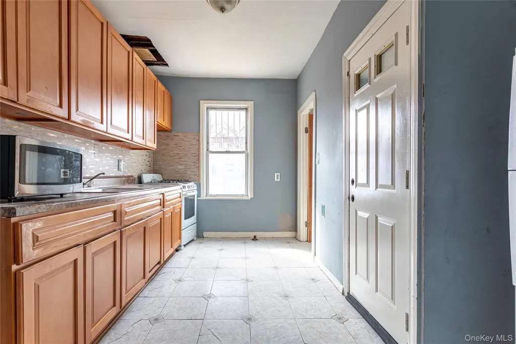 968 E 48th Street Brooklyn NY 11203
