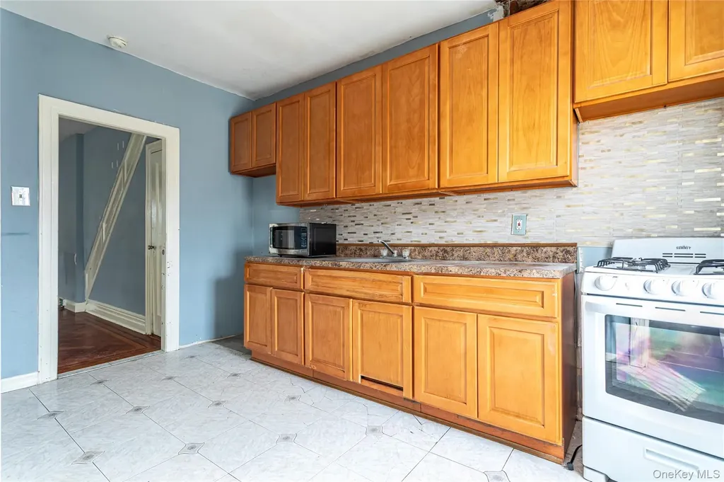 968 E 48th Street Brooklyn NY 11203