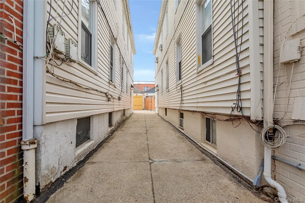 968 E 48th Street Brooklyn NY 11203