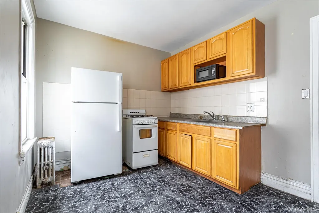 968 E 48th Street Brooklyn NY 11203