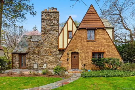 126 Taymil Road New Rochelle NY 10804