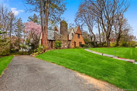 126 Taymil Road New Rochelle NY 10804