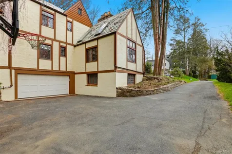 126 Taymil Road New Rochelle NY 10804