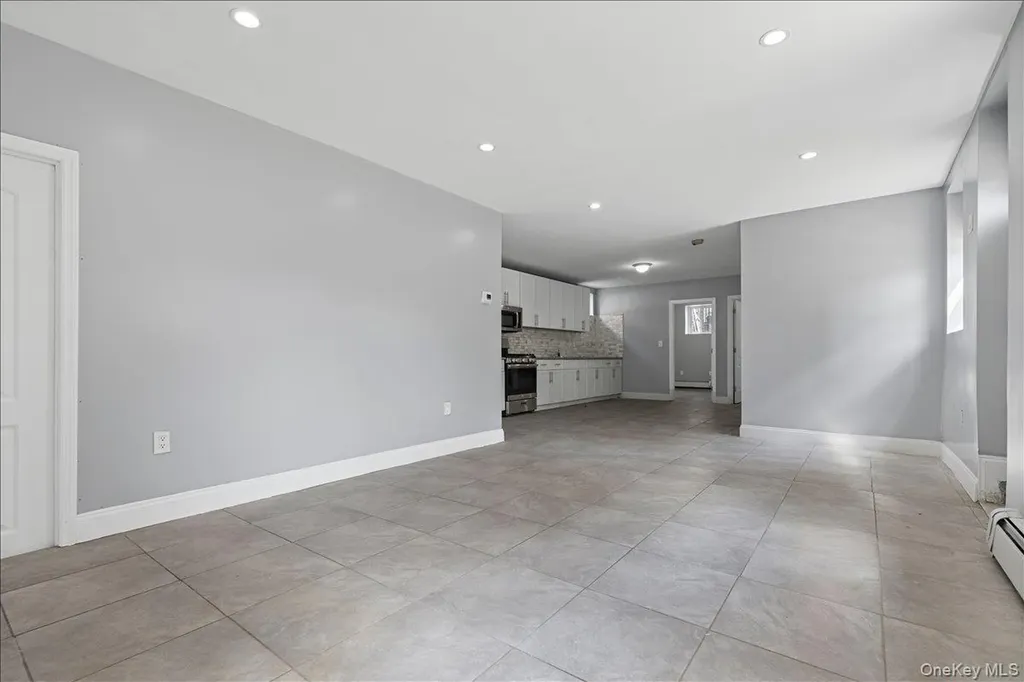 1021 E 213th Street Bronx NY 10469