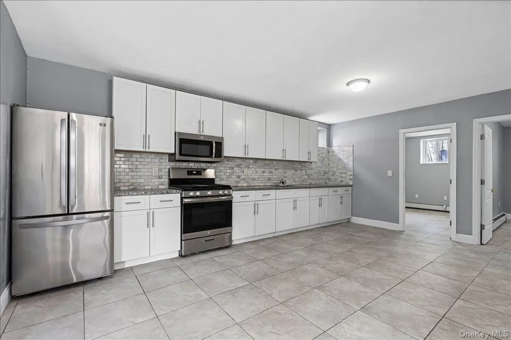 1021 E 213th Street Bronx NY 10469