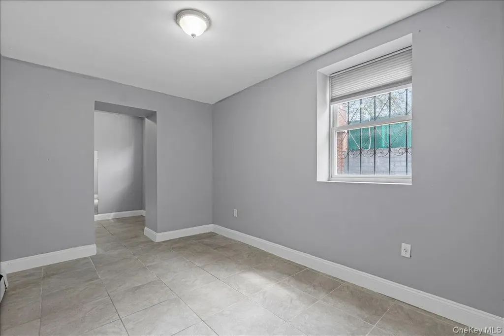 1021 E 213th Street Bronx NY 10469