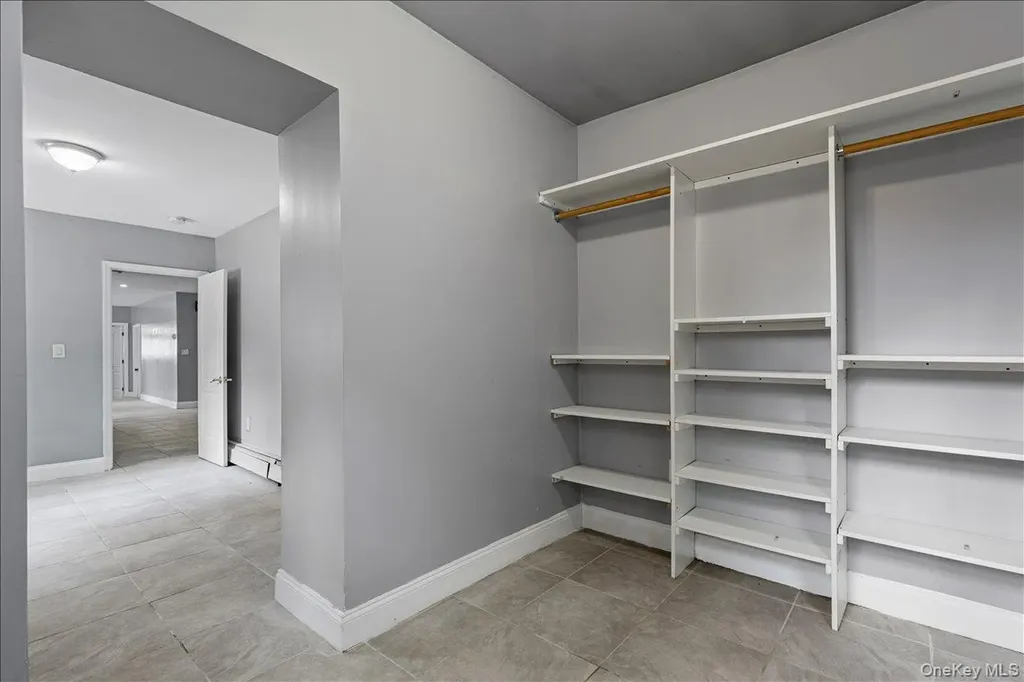 1021 E 213th Street Bronx NY 10469