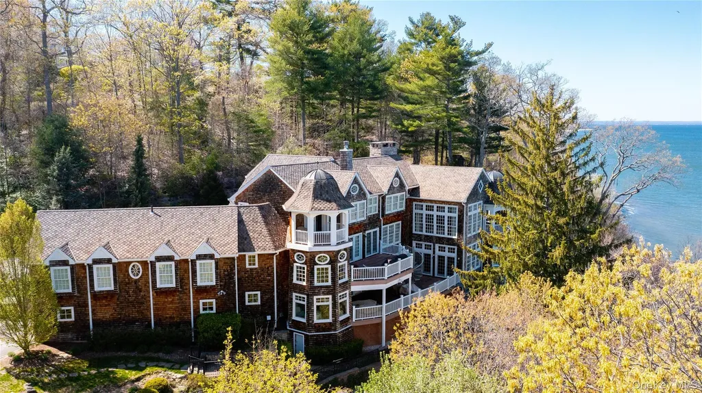 Laurel Hollow NY 11791