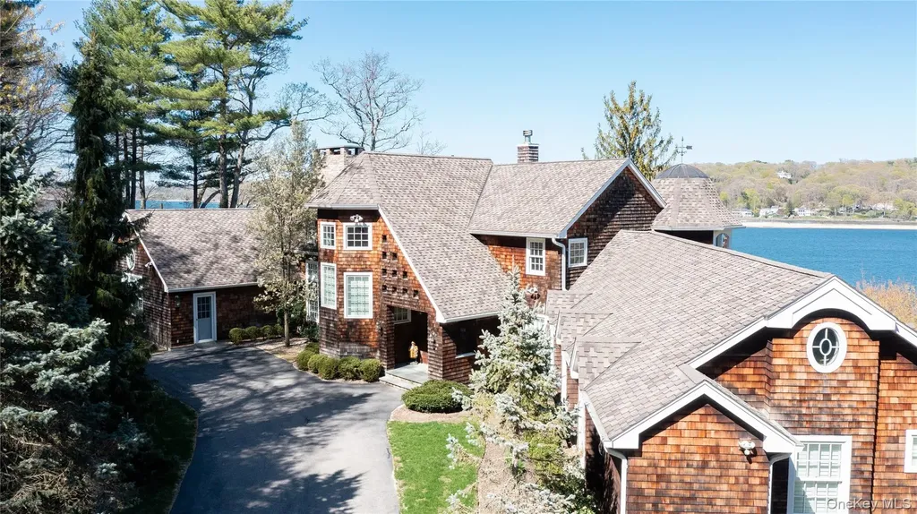 Laurel Hollow NY 11791