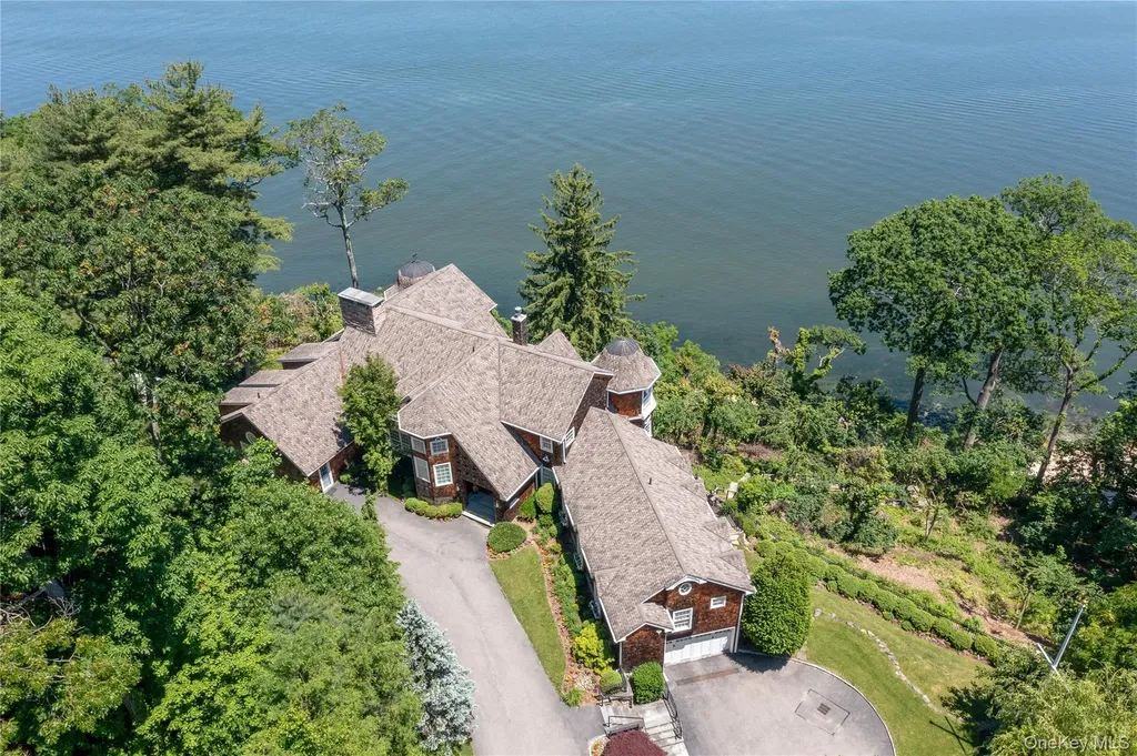 Laurel Hollow NY 11791