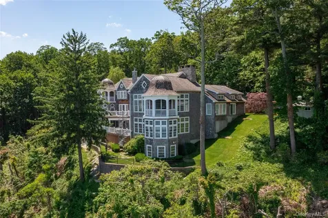 Laurel Hollow NY 11791
