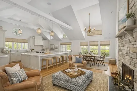 Laurel Hollow NY 11791
