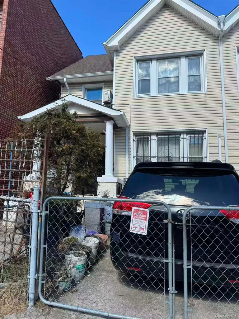 4131 Hampton Street Elmhurst NY 11373