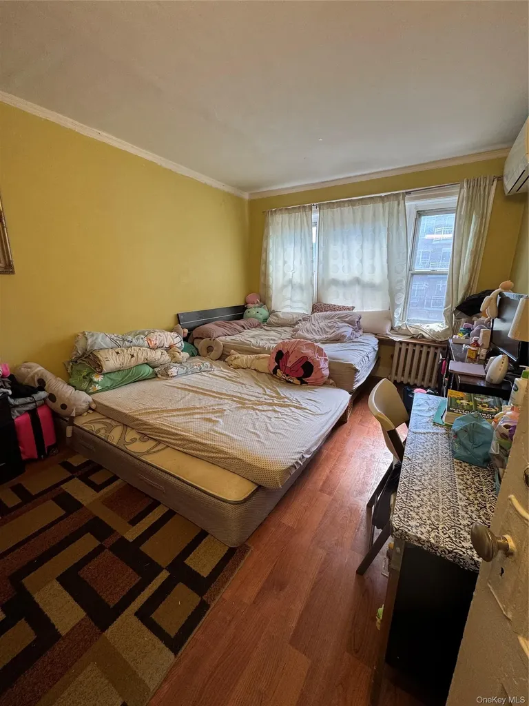 4131 Hampton Street Elmhurst NY 11373