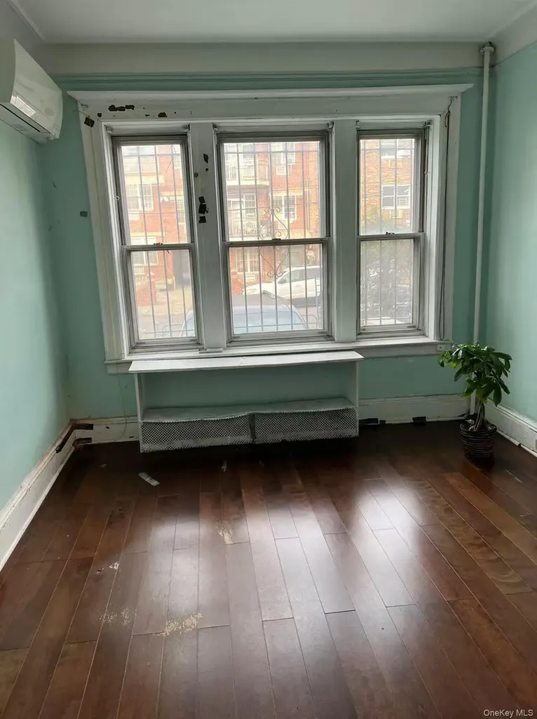 4131 Hampton Street Elmhurst NY 11373