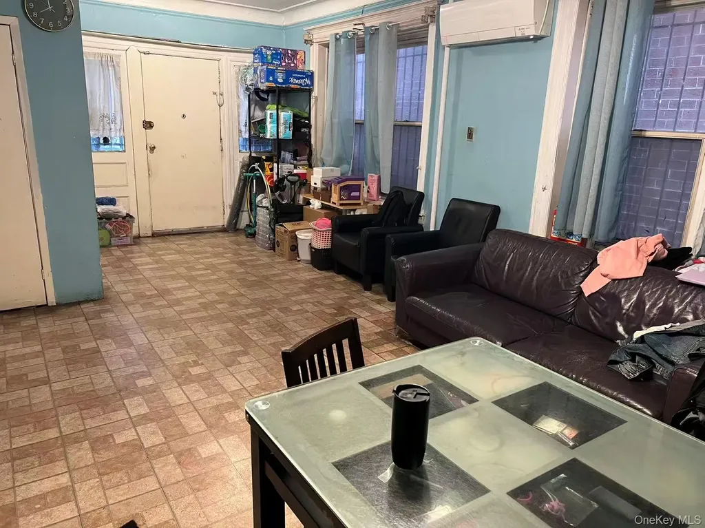 4131 Hampton Street Elmhurst NY 11373