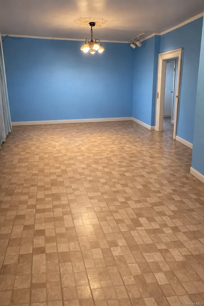 4131 Hampton Street Elmhurst NY 11373