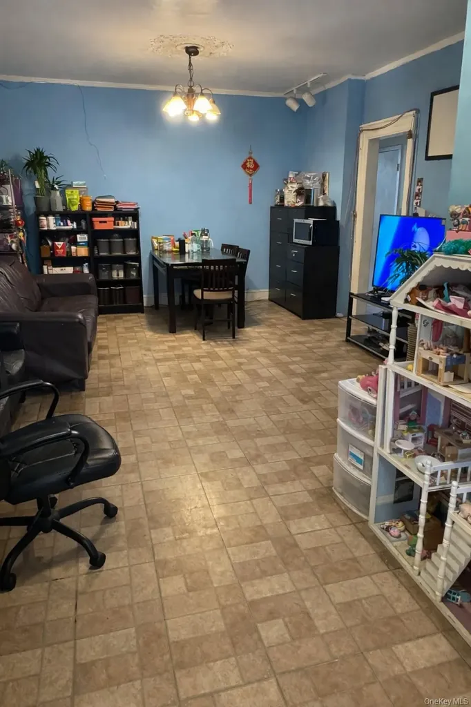 4131 Hampton Street Elmhurst NY 11373