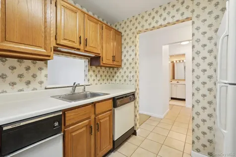 24 Carhart Avenue White Plains NY 10605