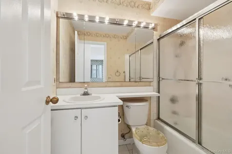 24 Carhart Avenue White Plains NY 10605
