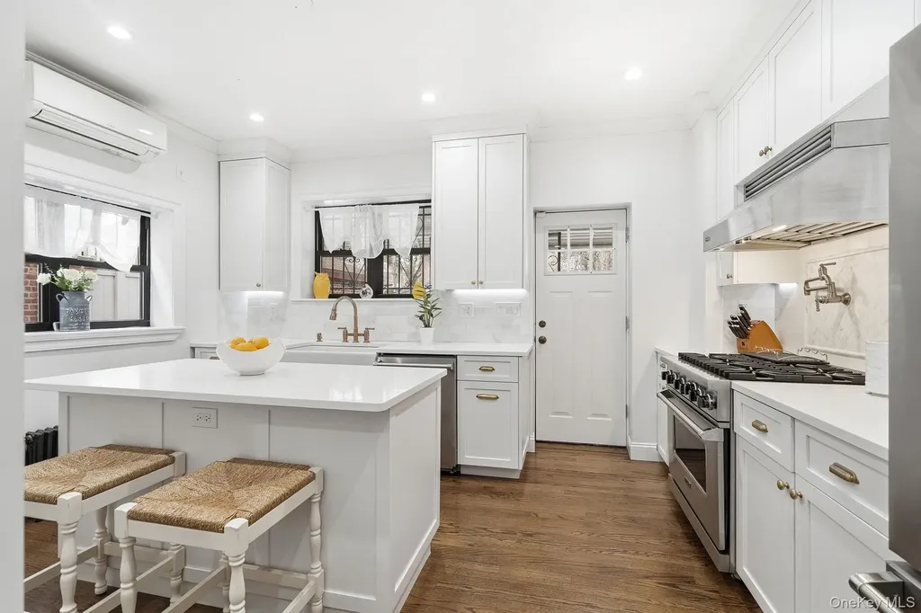 1163 Rhinelander Avenue Bronx NY 10461