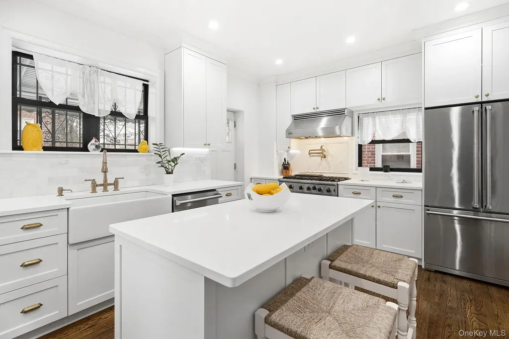 1163 Rhinelander Avenue Bronx NY 10461